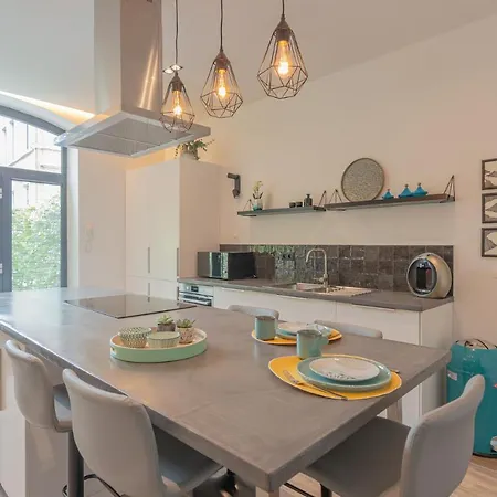 Superbe 2 Dans Un Clos Prive Proche De Waterloo Apartmán