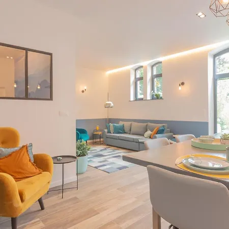 Apartment Superbe 2 Dans Un Clos Prive Proche De Waterloo *